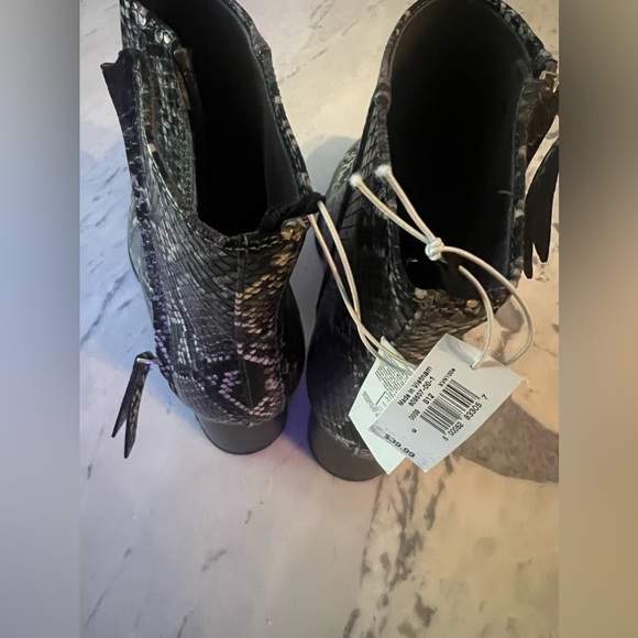 NWT  snakeskin heeled boots - Picture 3 of 4